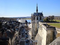 p15  Ses murs importants offrent un panorama exceptionnel sur la Loire d'un coté et de l'autre sur la ville.