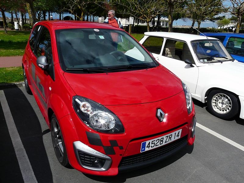 P1070232.JPG - Red Twingo.