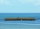 IMG 8847  Complètement opérationnel dès le début du mois de juillet, le port artificiel d&#39;Arromanches prouvera sa valeur lors de la grande offensive de Montgomery mi-juillet sur Caen. Pendant une semaine, plus de 18.000 tonnes de marchandises seront débarquées tous les jours.Le nombre augmente avec les diapositives.