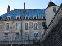 IMG 7112  Côté Jardin, l’ensemble est bordé dans sa partie ouest et nord par un superbe parc de 7 hectares planté d’arbres séculaires, véritable écrin de verdure où il est bon se mettre à l’ombre.