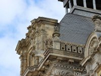 IMG 6663  Rare exemple de château baroque d’époque Louis XIII (l’essentiel de la construction, dirigée par l’architecte Jean Gallard, se situe entre 1633 et 1640), la demeure actuelle, contemporaine de la fontaine Médicis et de l’hôtel de Sully, porte l’empreinte de la Renaissance finissante, mais on y trouve aussi la marque de courants nouveaux, venus d’Italie (style florentin) et de Hollande.