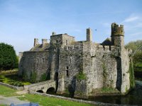 facade  La  légende des oies de Pirou prétend rattacher l’origine de ce château fort aux invasions scandinaves. En tout cas, c'est l'une des forteresses médiévales les mieux conservées. Vous êtes dans le Cotentin.