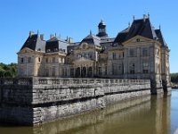 IMG 8442  Avec une longueur maximale des jardins (de la grille d'honneur à l'Hercule) de 1 500 m et une largeur moyenne de 200 à 250 m, le parc fait une surface totale de 500 ha et est clos par un mur d'enceinte de 13 km . Nous l'allons bientôt découvrir  et faire chauffer les baskets.