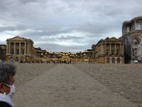 IMG 8513  Vous l'avez sans doute deviné ; nous sommes à Versailles et , il y fait un temps exécrable.