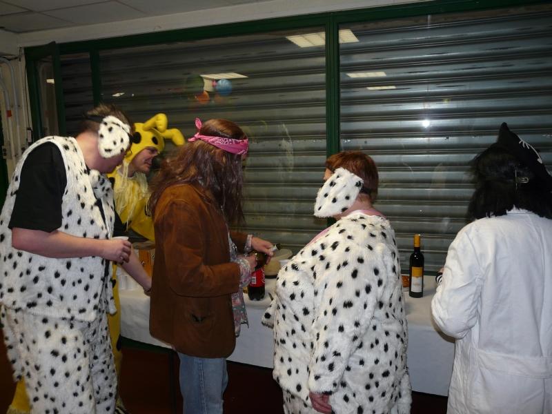 P1060584.JPG - Les dalmatiens ont la dalle.