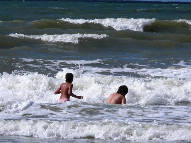 P1040611.JPG - Quand tu attends , est ce que tu penses au pauvre photographe , enfermé au milieu des vagues attentif à ne pas mouiller le capteur.